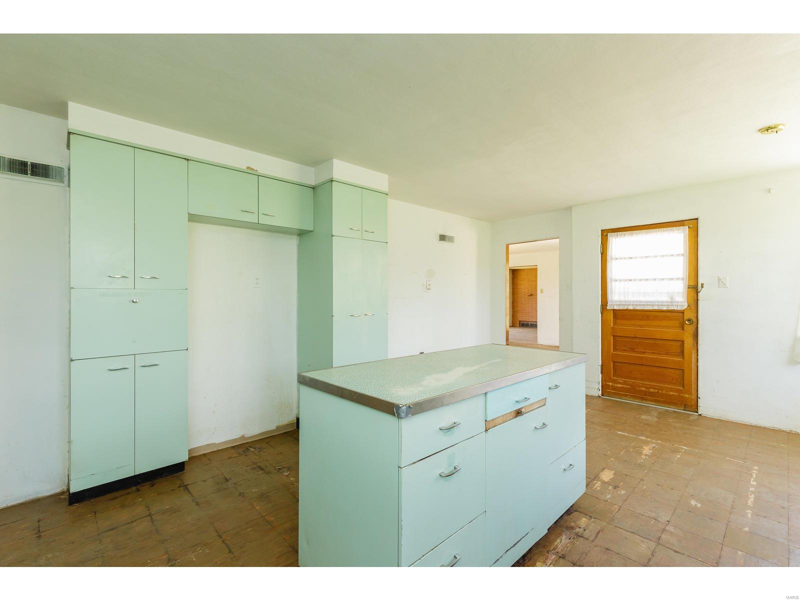1231 Stein Road St. Louis, MO 63135 - Photo 9 of 24 Gallery Image 9