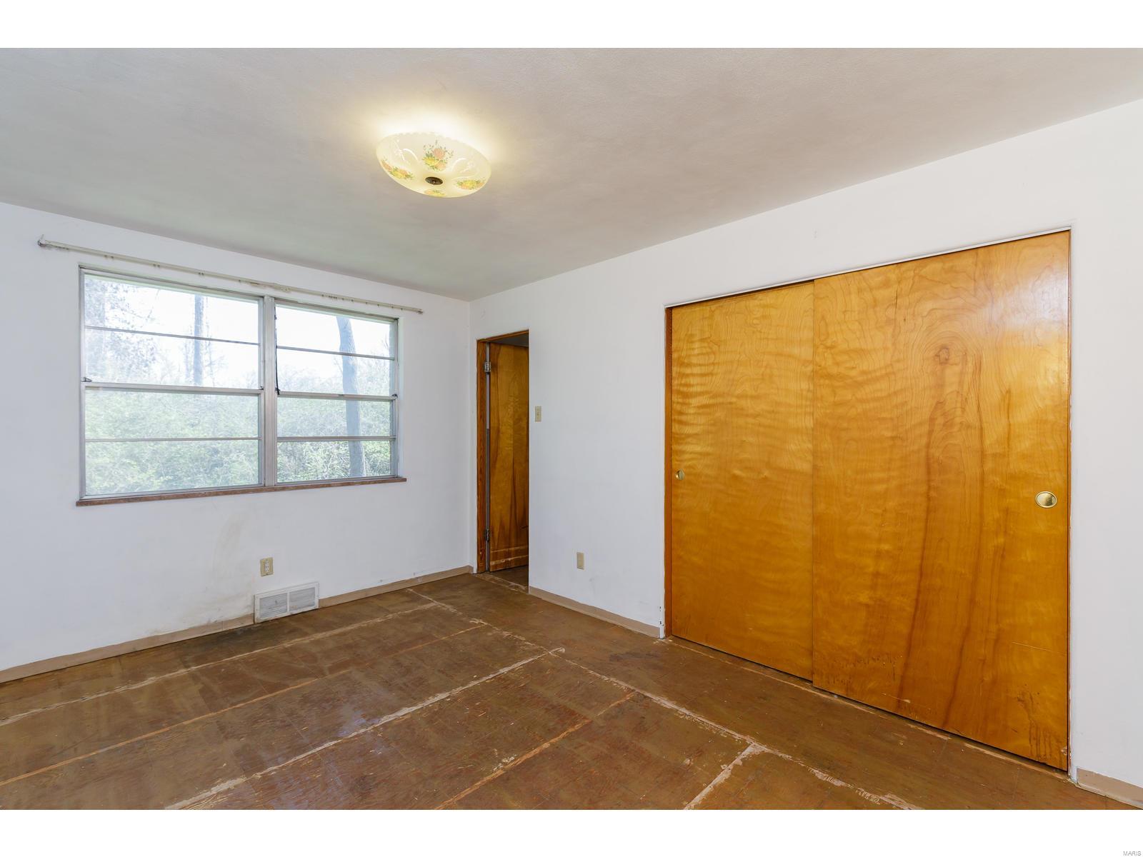 1231 Stein Road St. Louis, MO 63135 - Photo 10 of 24 Gallery Image 10