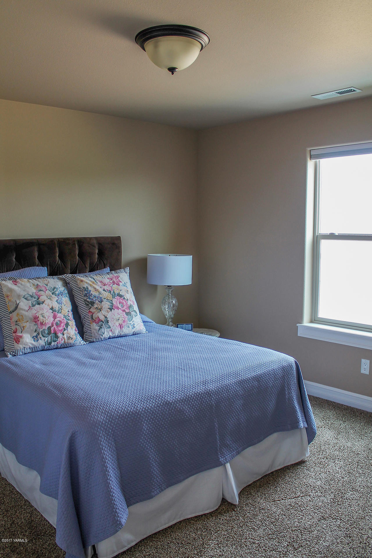 8703 Coolidge Road Yakima, WA 98903 - Photo 22 of 38 Bedroom
