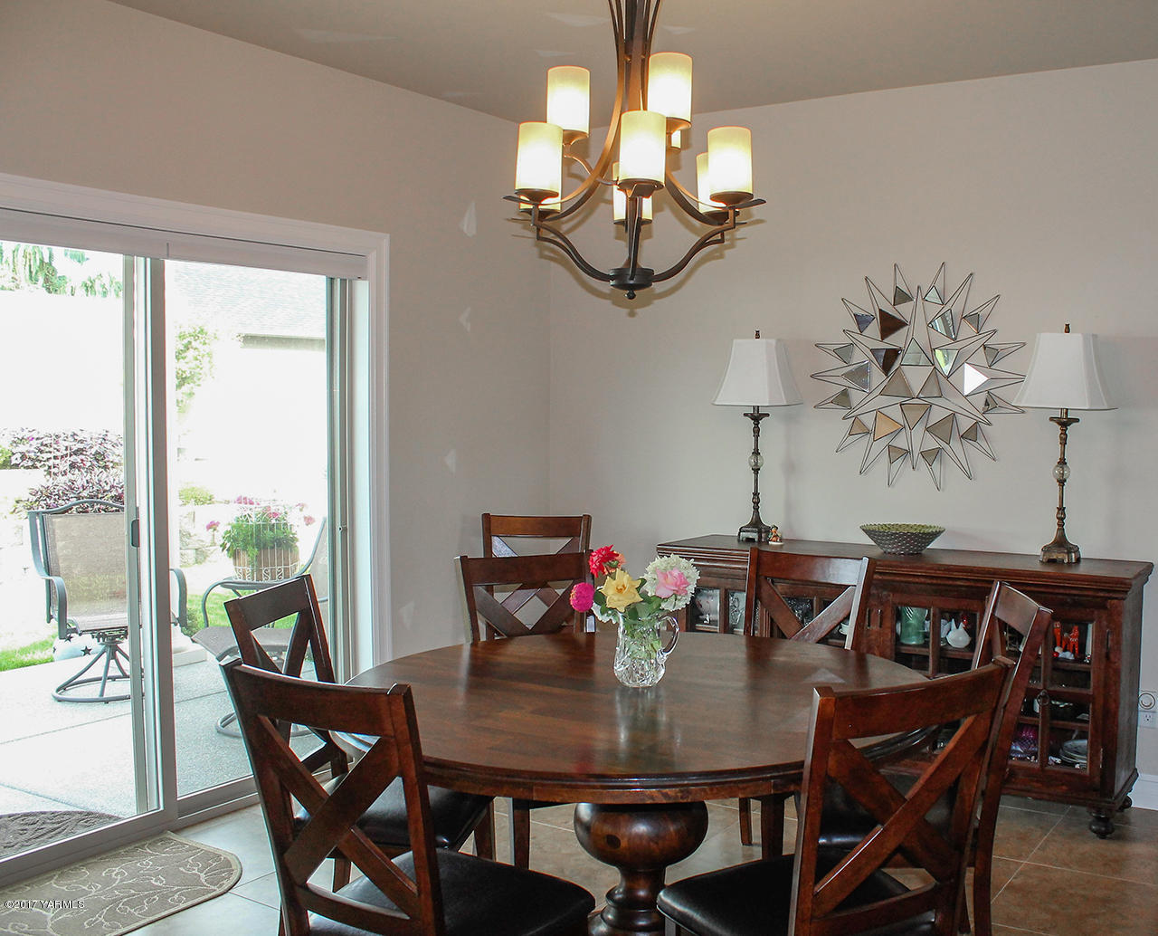 8703 Coolidge Road Yakima, WA 98903 - Photo 8 of 38 Formal Dining