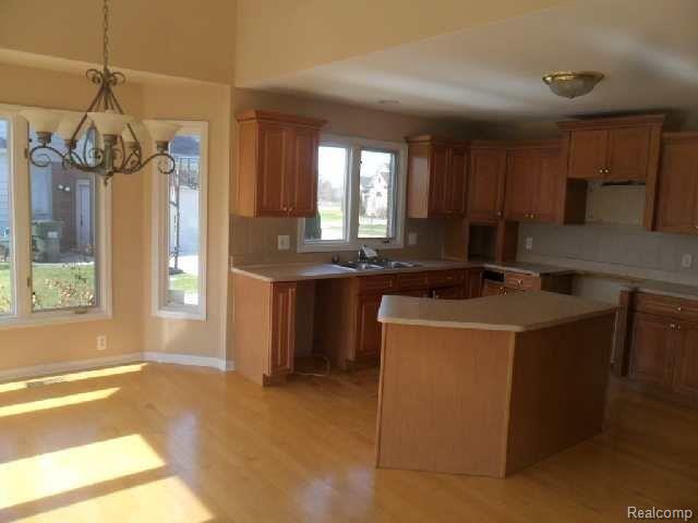 1041 Rochelle Park Drive Rochester, MI 48307 - Photo 11 of 18 SAM_0956