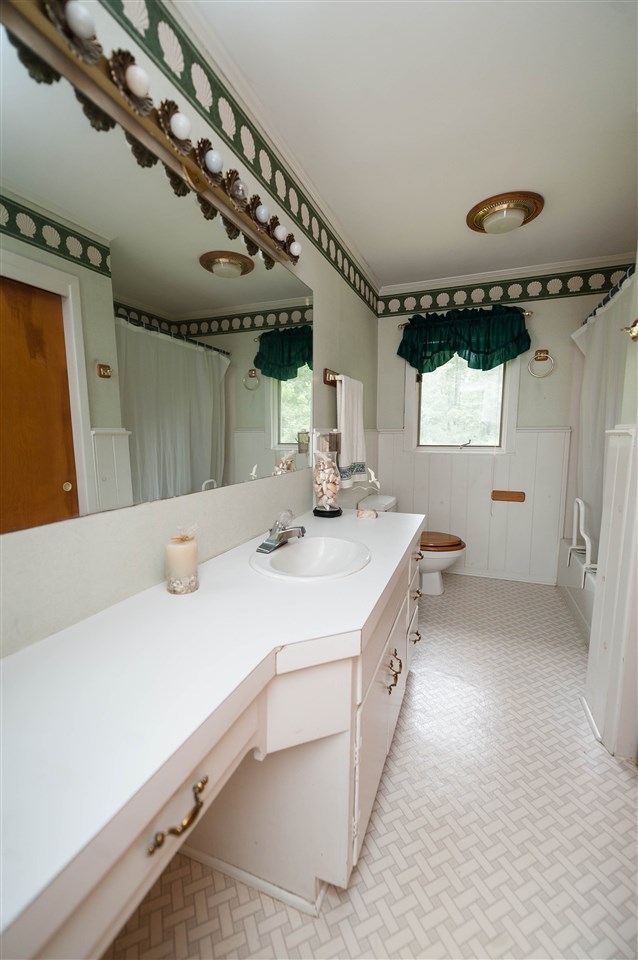 2274 John Dodd Road Wellford, SC 29385 - Photo 13 of 22 Bath