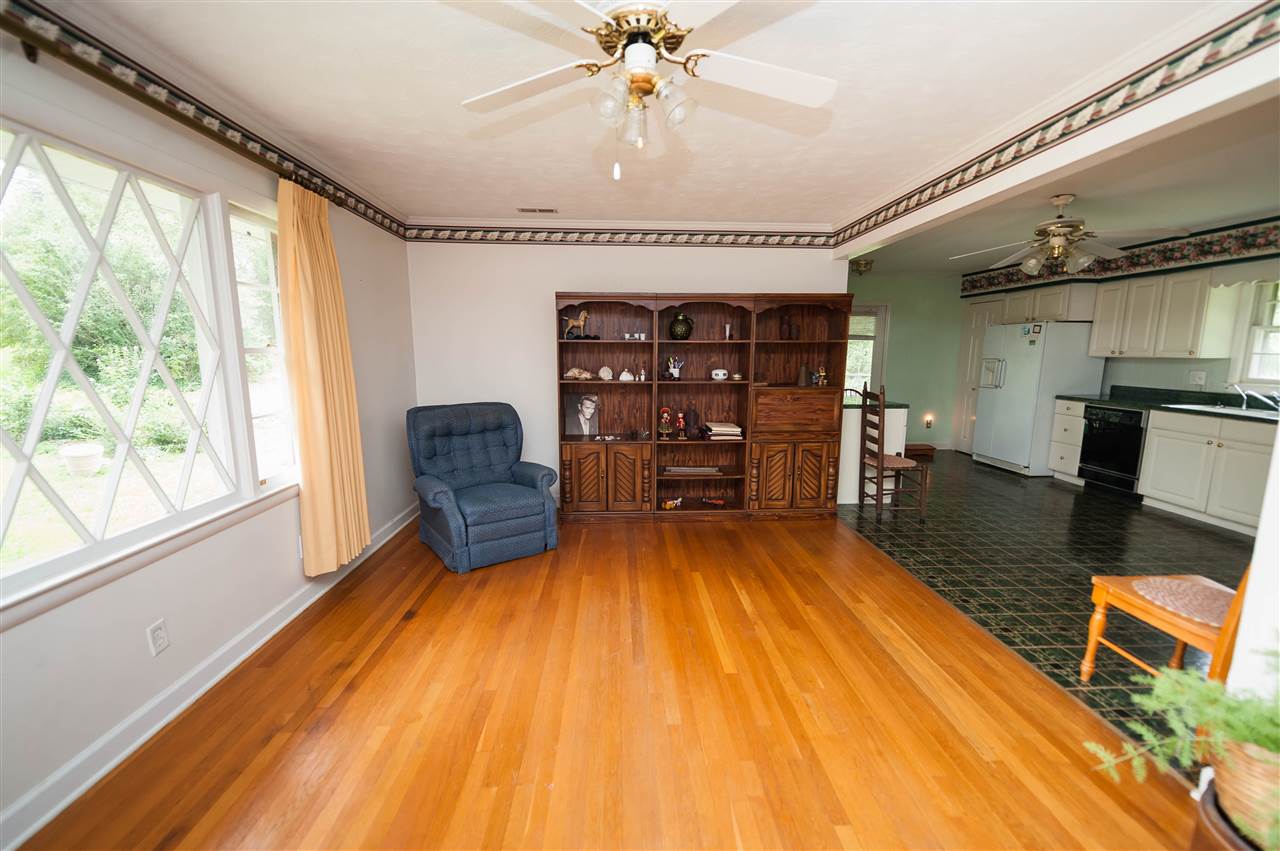 2274 John Dodd Road Wellford, SC 29385 - Photo 5 of 22 Living Room