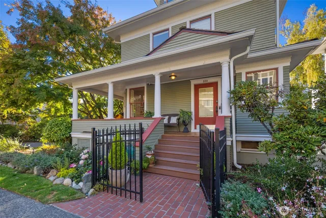 $1,700,000 | 503 12th Avenue East, Seattle, WA 98102