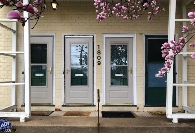 $185,000 | 1809 North Wood Avenue, Unit D1, Roselle, NJ 07203