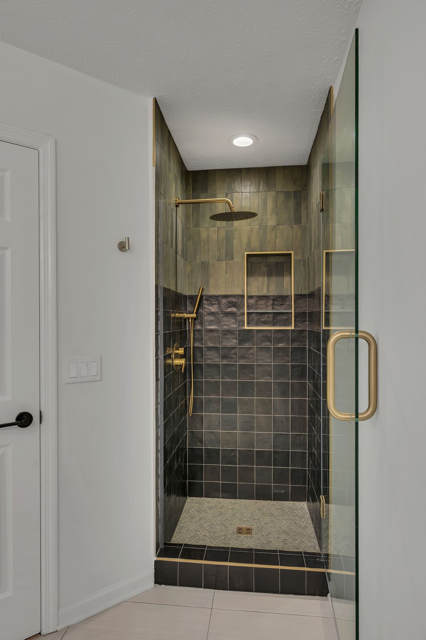 253 Burgandy Hill Road Nashville, TN 37211 - Photo 19 of 28 a bathroom with a shower