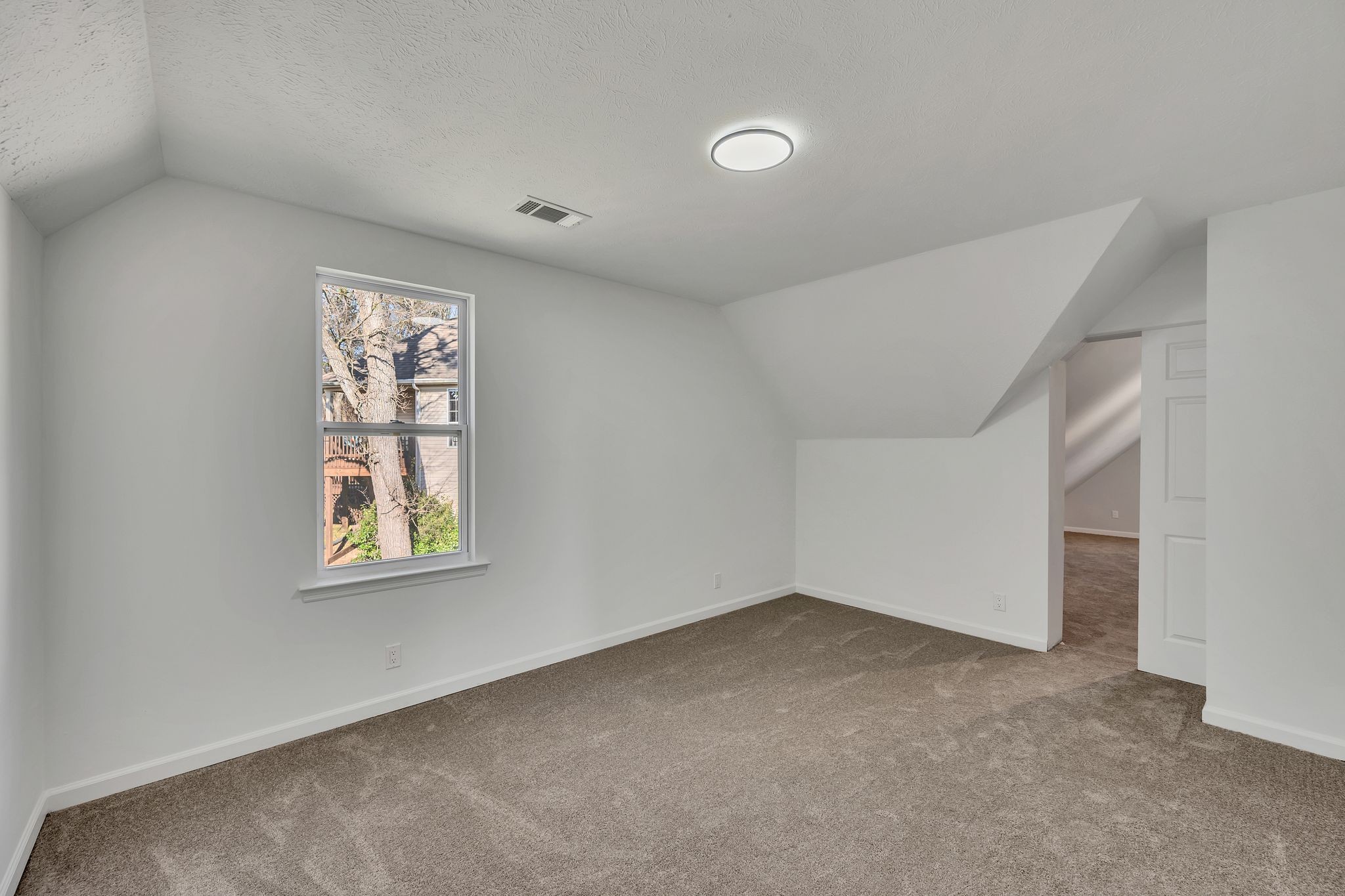 253 Burgandy Hill Road Nashville, TN 37211 - Photo 22 of 28 an empty room with windows