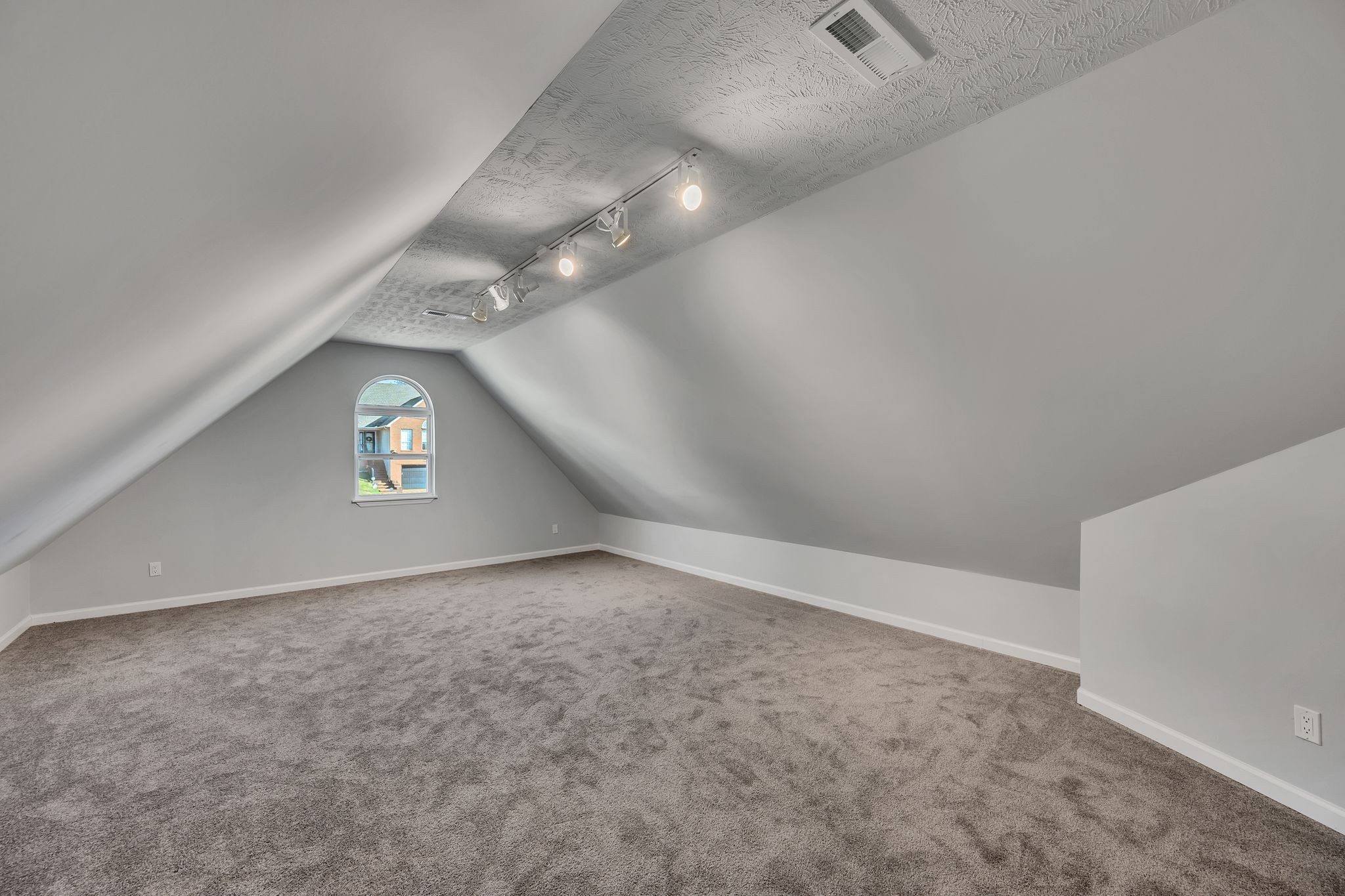253 Burgandy Hill Road Nashville, TN 37211 - Photo 23 of 28 an empty room with windows