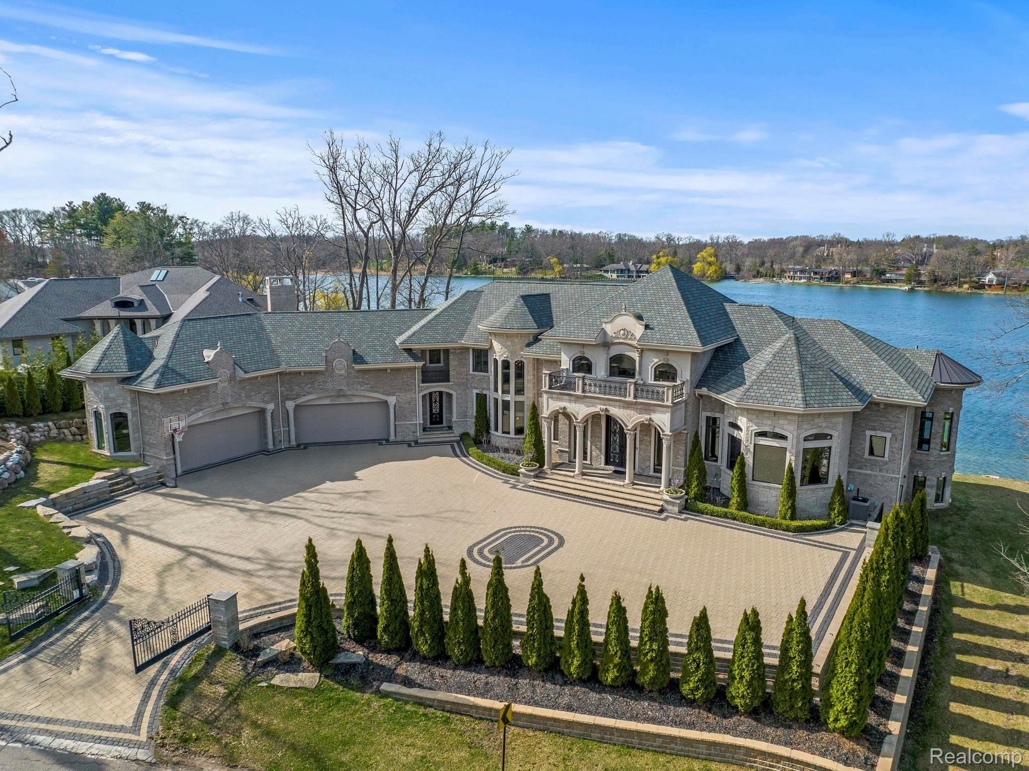 1530 Kirkway Road Bloomfield Hills, MI 48302 - Photo 1 of 38 1-web-or-mls-DJI_0301 2.jpg