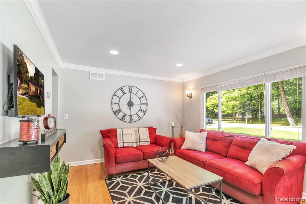 21484 Power Road Farmington Hills, MI 48336 - Photo 9 of 46