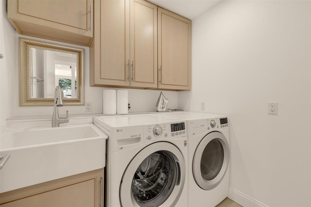1825 West Middlefield Road Mountain View, CA 94043 - Photo 34 of 42 a utility room with dryer and washer