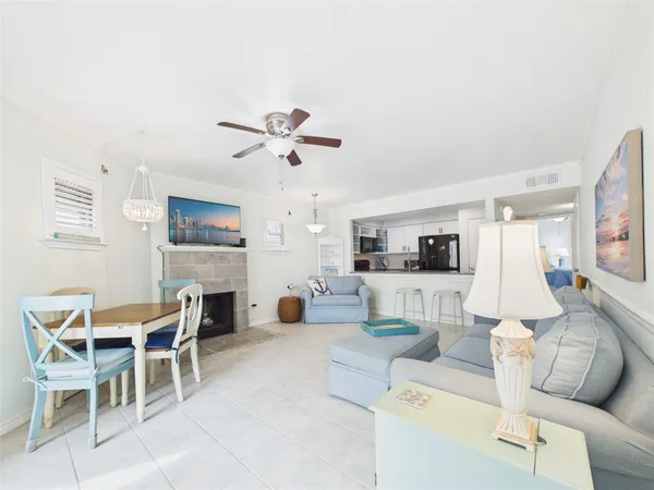 $189,000 | 7312 Seawall Boulevard, Unit 124, Galveston, TX 77551