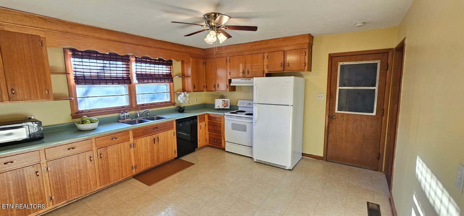 7933 Ewing Road Powell, TN 37849 - Photo 6 of 8 Gallery Image 6