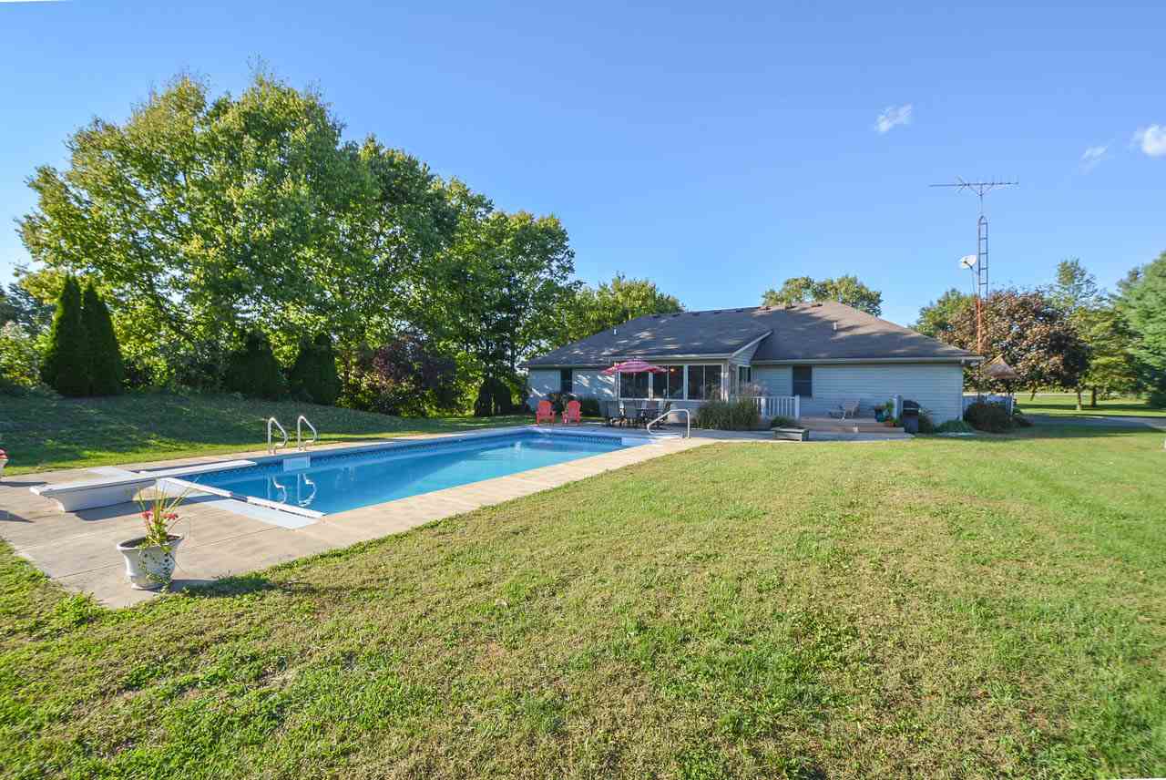 5301 East Inlow Springs Road Muncie, IN 47302 - Photo 3 of 36