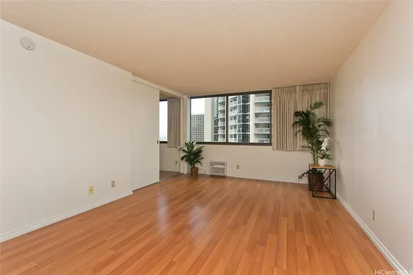 $375,000 | 1255 Nuuanu Avenue, Unit E1006, Honolulu, HI 96817
