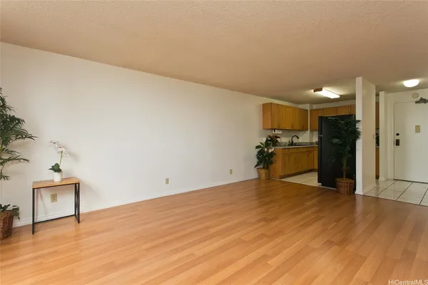 $375,000 | 1255 Nuuanu Avenue, Unit E1006, Honolulu, HI 96817