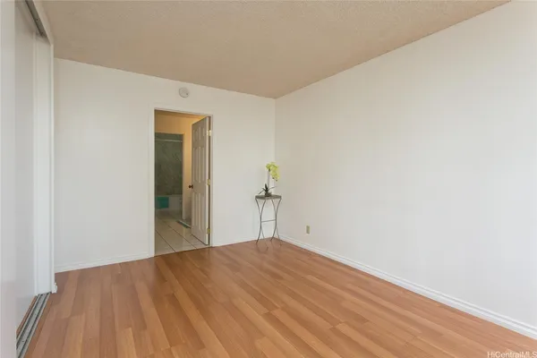 $375,000 | 1255 Nuuanu Avenue, Unit E1006, Honolulu, HI 96817