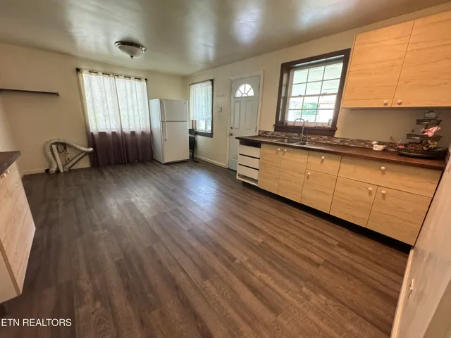 $650,000 | 2215 Clinton Highway, Powell, TN 37849