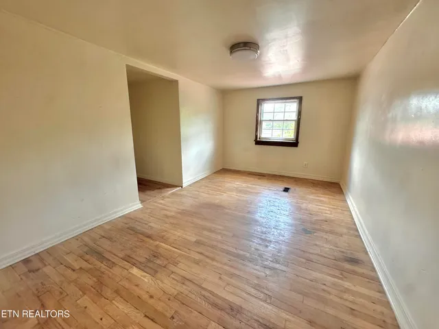 $650,000 | 2215 Clinton Highway, Powell, TN 37849