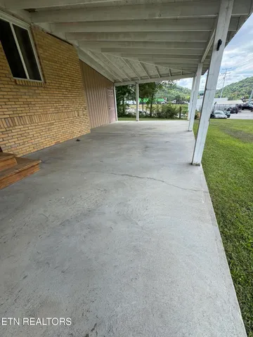 $650,000 | 2215 Clinton Highway, Powell, TN 37849