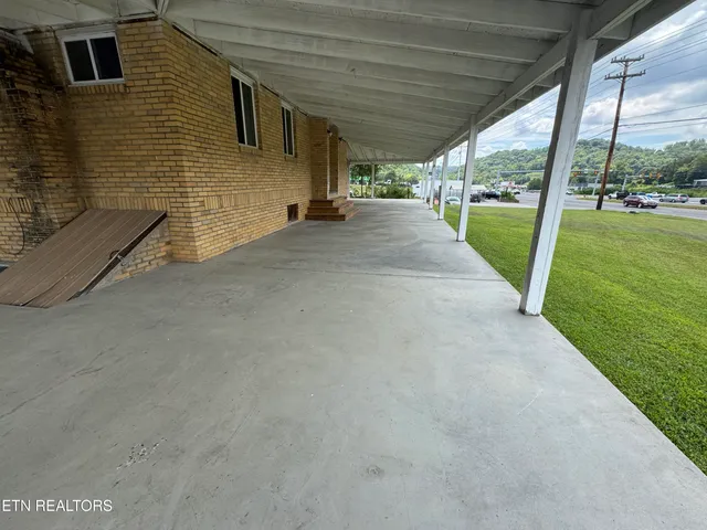 $650,000 | 2215 Clinton Highway, Powell, TN 37849