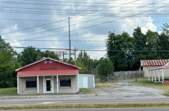 $650,000 | 2215 Clinton Highway, Powell, TN 37849