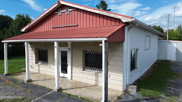 $650,000 | 2215 Clinton Highway, Powell, TN 37849