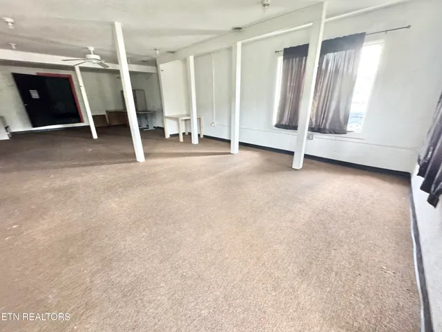 $650,000 | 2215 Clinton Highway, Powell, TN 37849