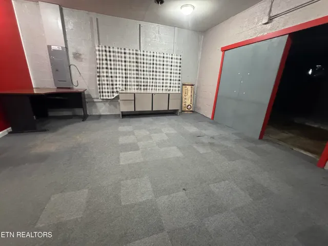 $650,000 | 2215 Clinton Highway, Powell, TN 37849