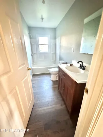 $650,000 | 2215 Clinton Highway, Powell, TN 37849