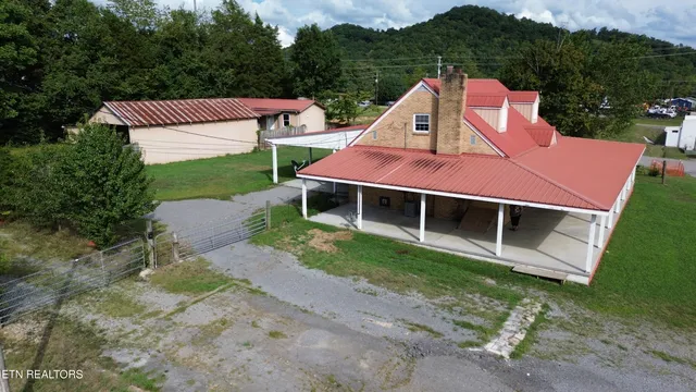 $650,000 | 2215 Clinton Highway, Powell, TN 37849