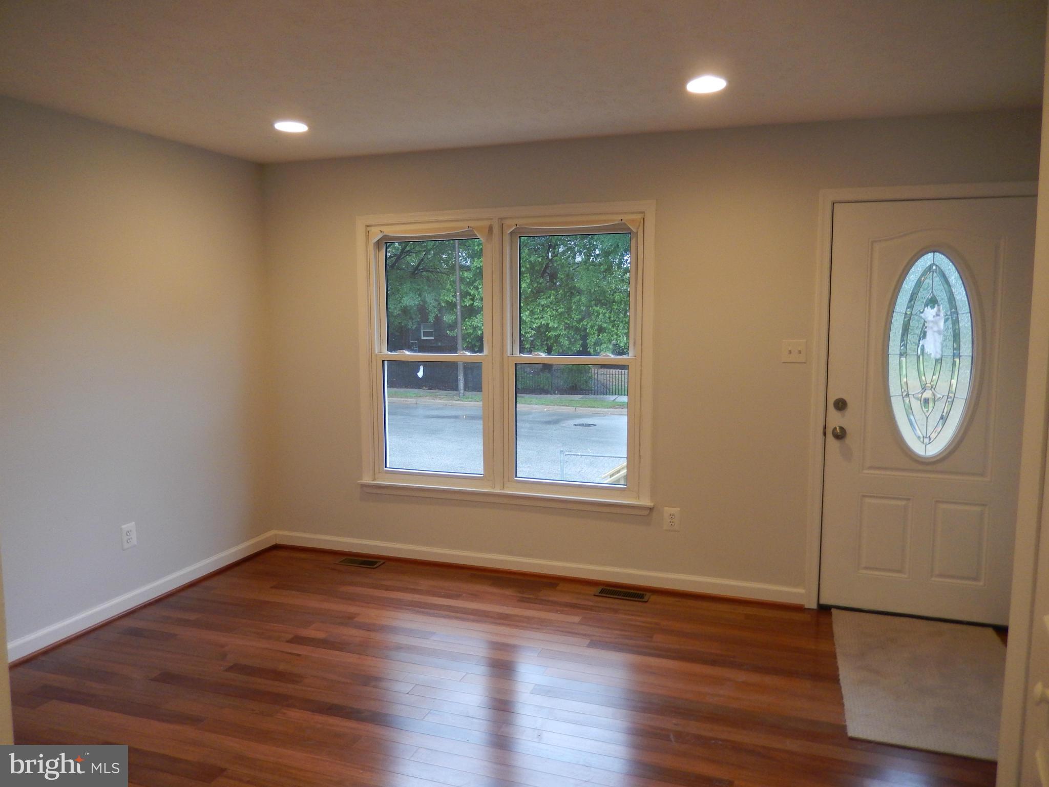 263 Whitaker Road Pasadena, MD 21122 - Photo 5 of 30 Living Room