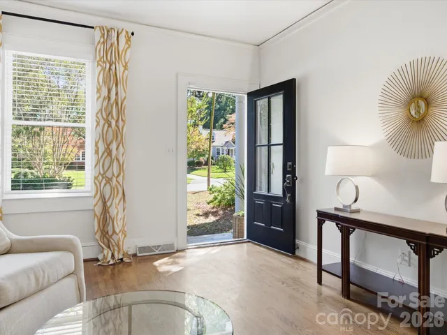 a view of livingroom with furniture