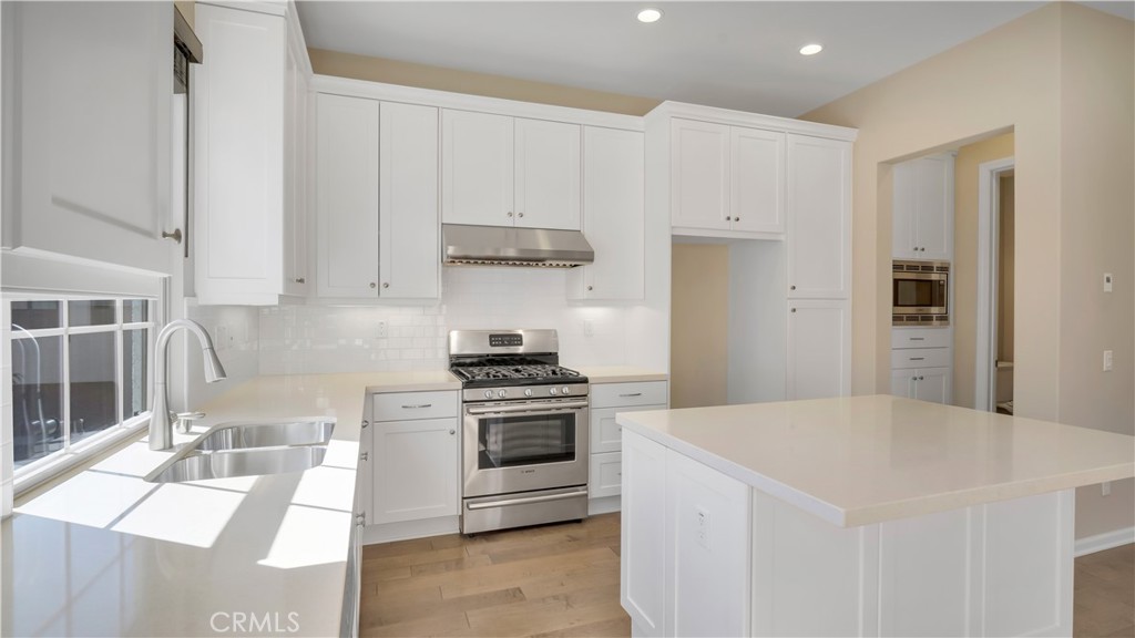 142 Firefly Irvine, CA 92618 - Photo 12 of 65 Kitchen