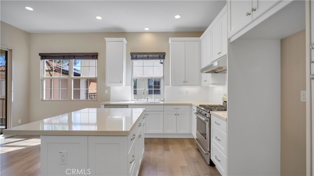 142 Firefly Irvine, CA 92618 - Photo 13 of 65 Kitchen