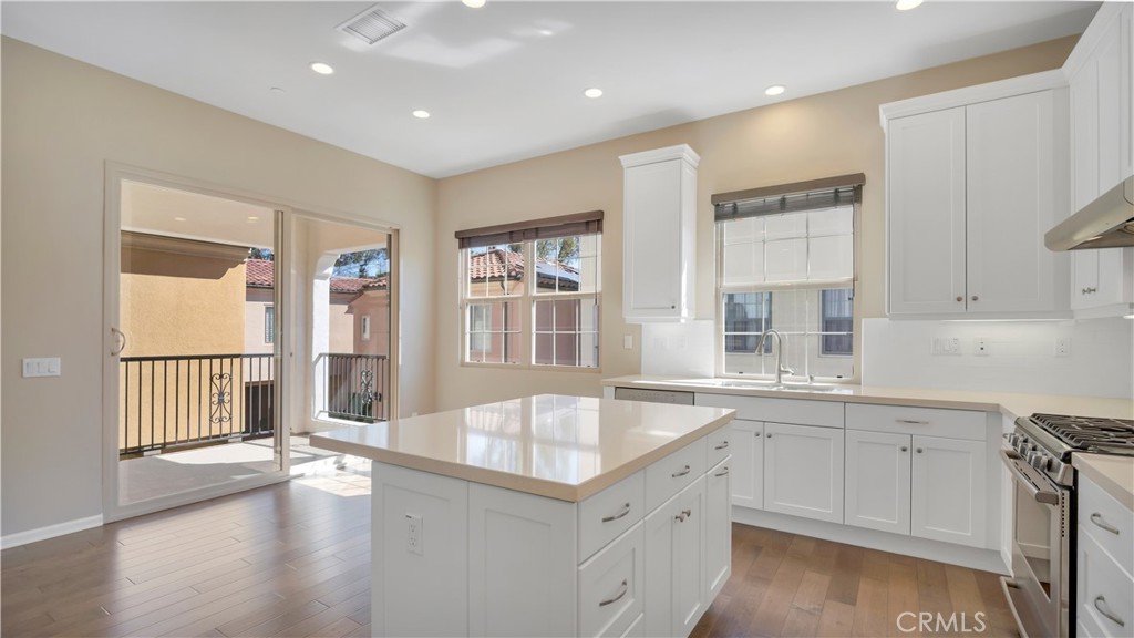 142 Firefly Irvine, CA 92618 - Photo 14 of 65 Kitchen