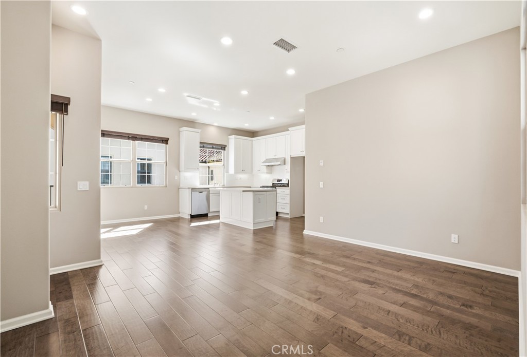 142 Firefly Irvine, CA 92618 - Photo 4 of 65 Great Room