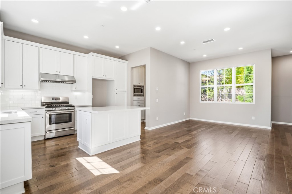 142 Firefly Irvine, CA 92618 - Photo 10 of 65 Dining Area