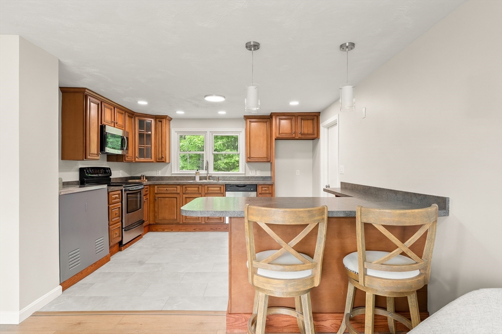 67 Roslyn Road Brockton, MA 02302 - Photo 9 of 32