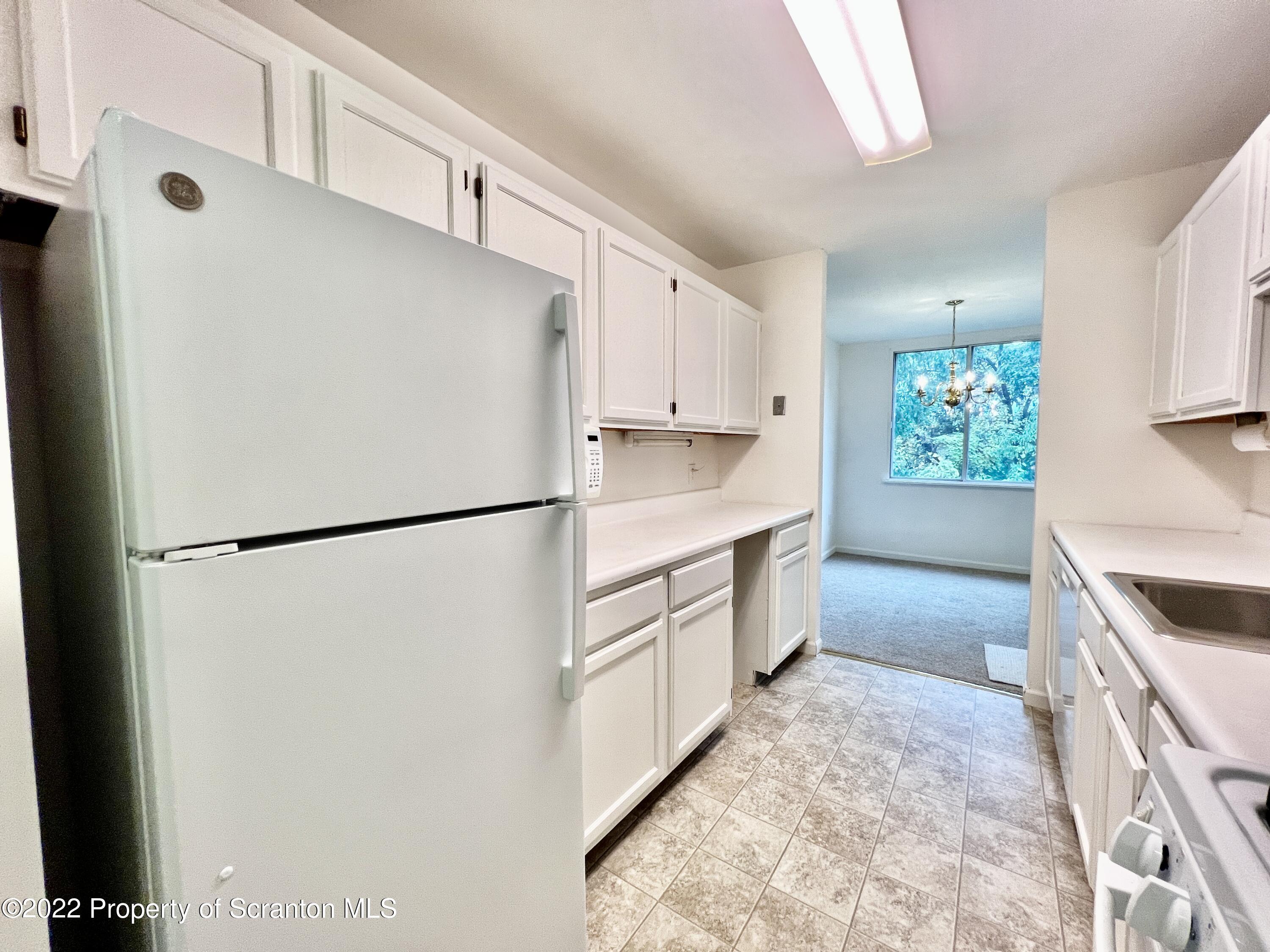 1406 Summit Pointe Scranton, PA 18508 - Photo 11 of 16