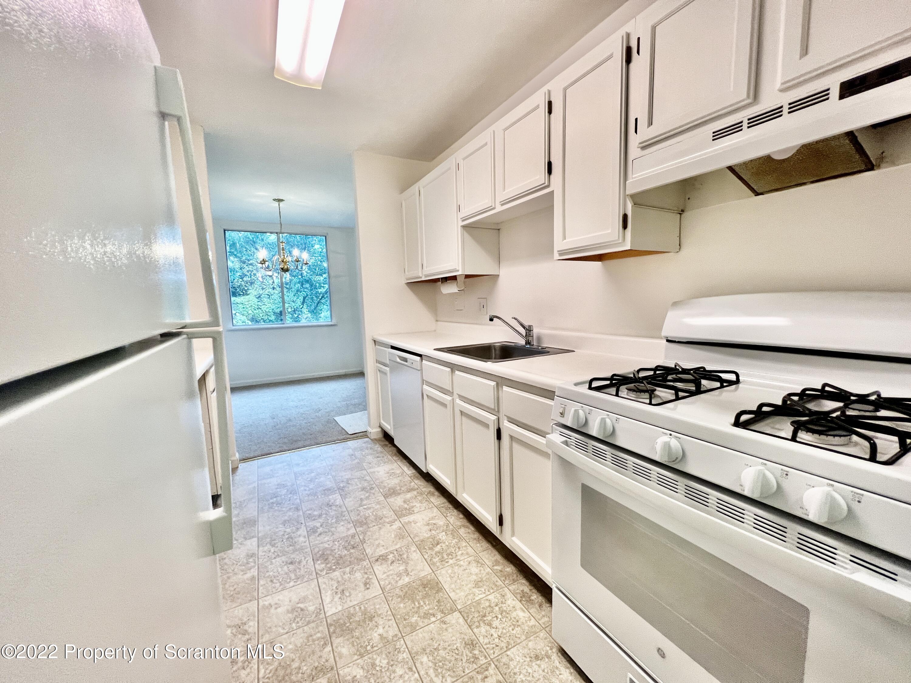 1406 Summit Pointe Scranton, PA 18508 - Photo 12 of 16