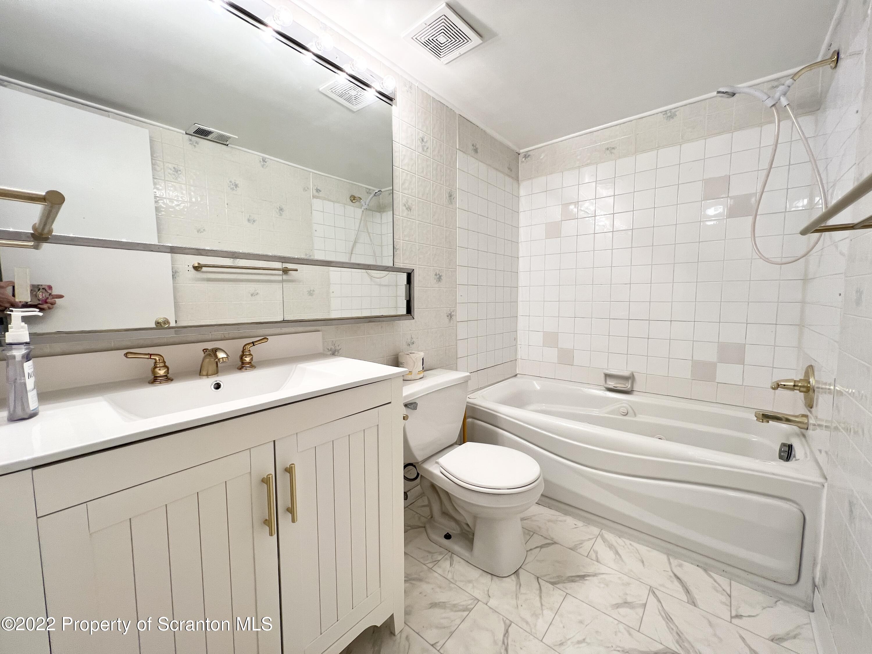 1406 Summit Pointe Scranton, PA 18508 - Photo 15 of 16