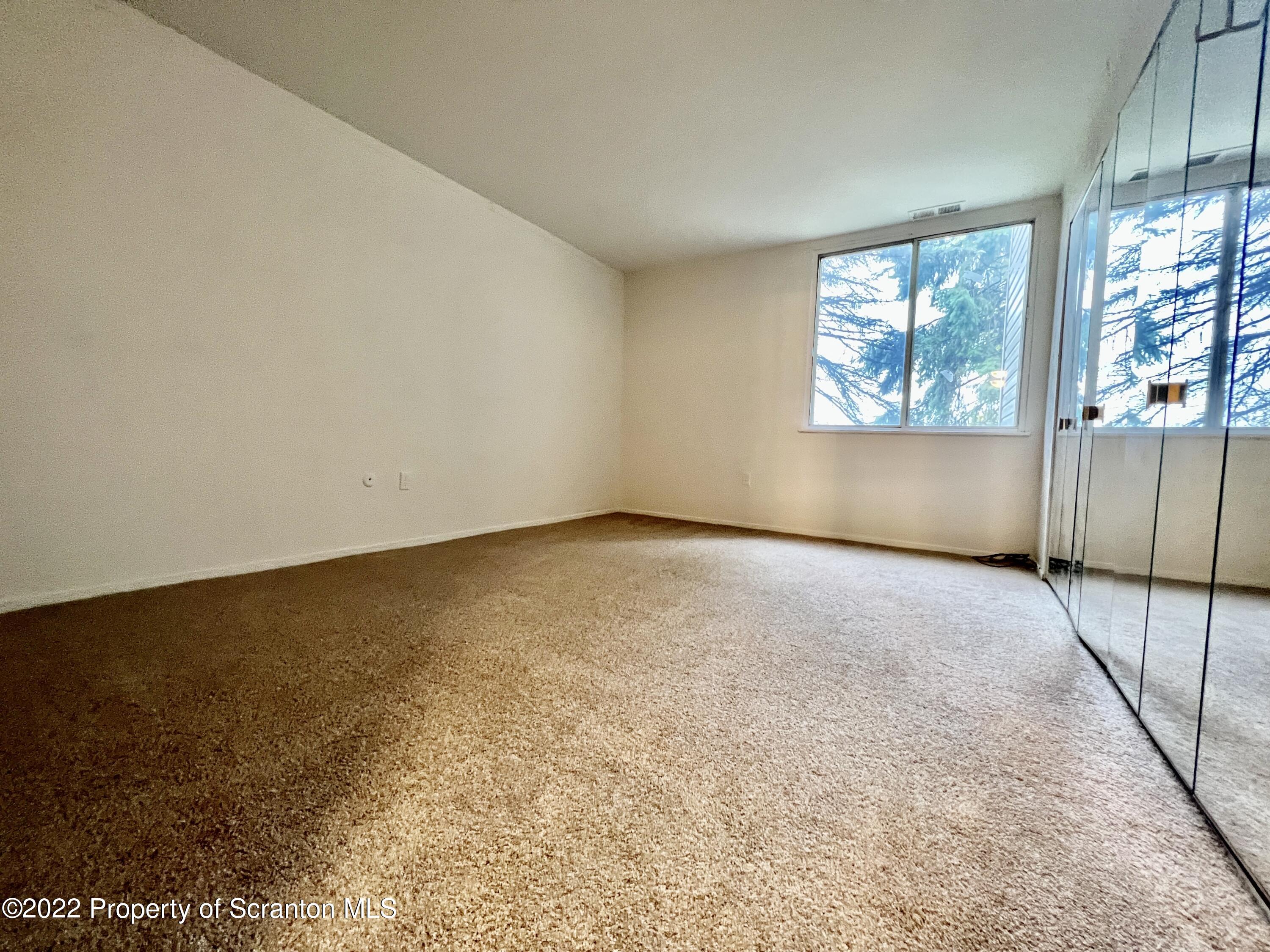 1406 Summit Pointe Scranton, PA 18508 - Photo 3 of 16