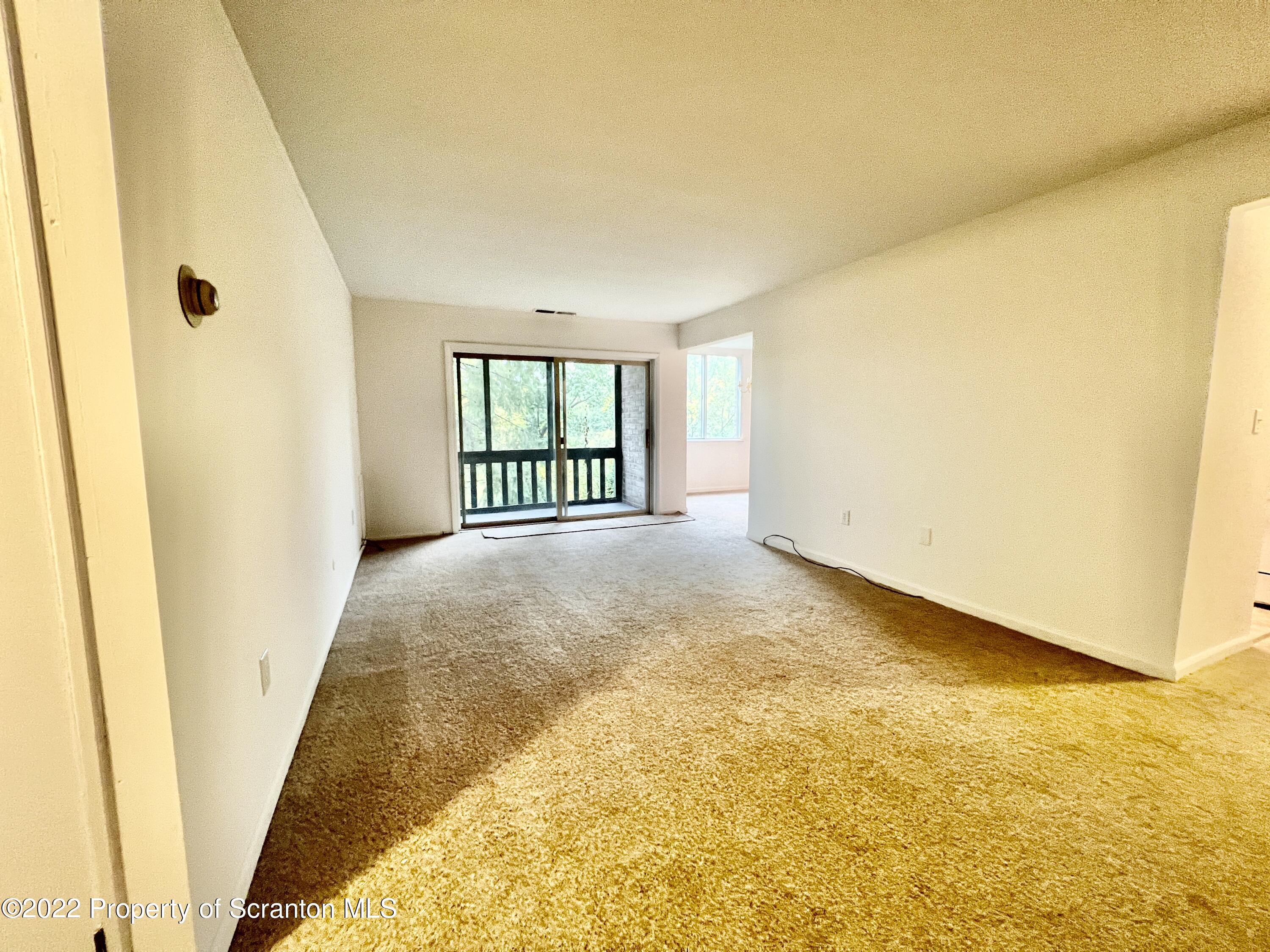 1406 Summit Pointe Scranton, PA 18508 - Photo 4 of 16