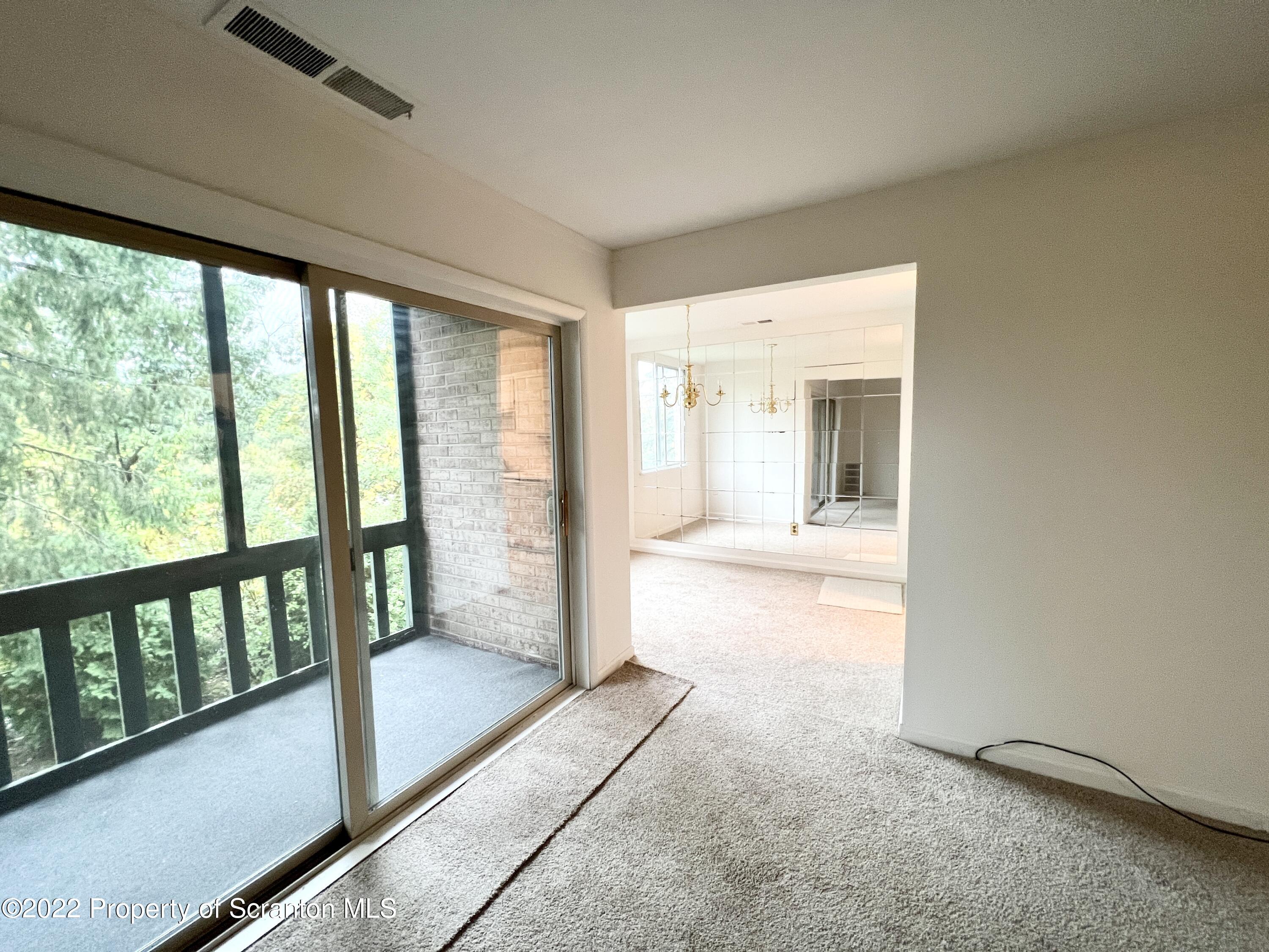1406 Summit Pointe Scranton, PA 18508 - Photo 5 of 16