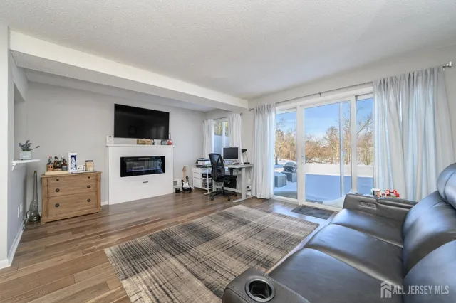 $309,900 | 17 Inwood Terrace, Freehold, NJ 07728