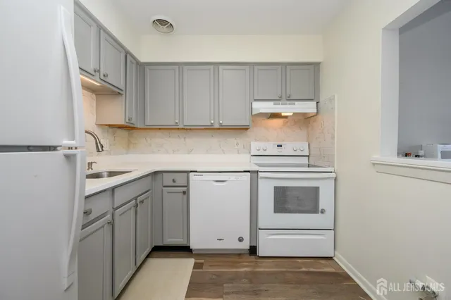 $309,900 | 17 Inwood Terrace, Freehold, NJ 07728