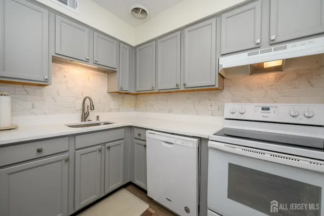 $309,900 | 17 Inwood Terrace, Freehold, NJ 07728