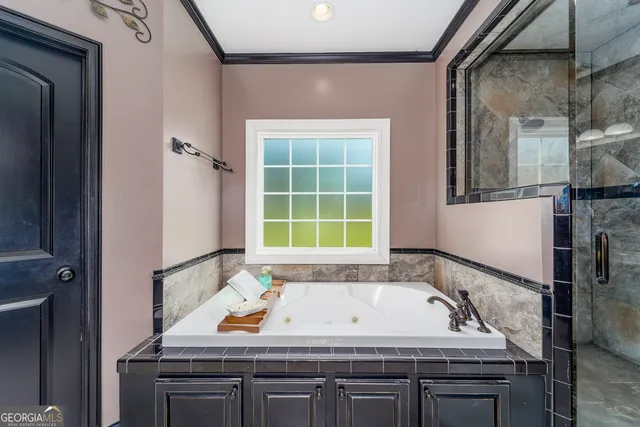 a close view of sink and tap