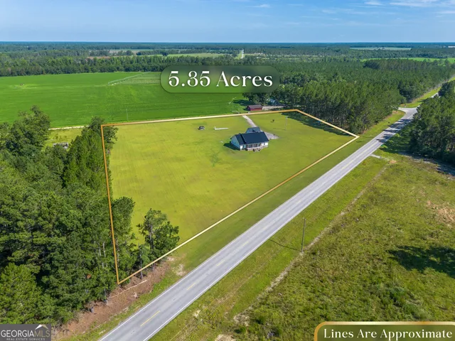 a view of a house with a big yard